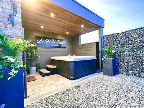 Filot House | Relaxing Escape at Le P’tit Filot with Spa and Hot Tub