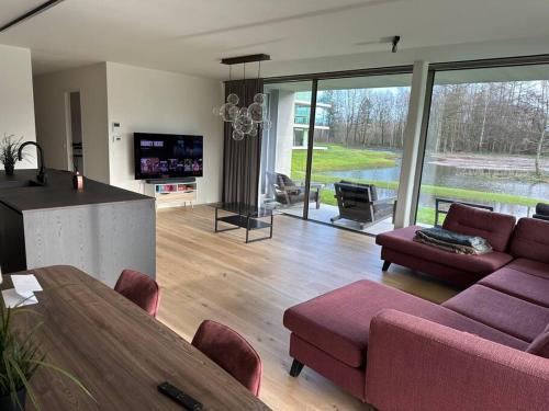 Maalte Apartment | Lake View Apartment in Gent: Wheelchair Accessible & Family-Friendly