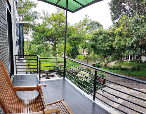 Ambarawa Cabin | Discover Villa Omahe Dewe: Family & Pet-Friendly Escape