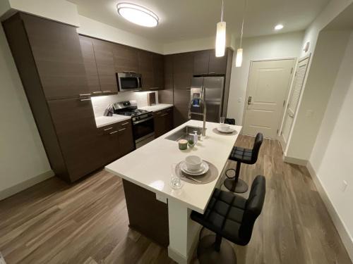 Irvine Business Complex Apartment | Pet-Friendly High-End Condo with Pool in Irvine