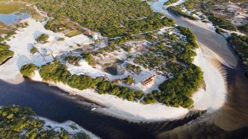 Santo Amaro do Maranhao Cabin | Cozy Pacas Suítes Chalé e Casa: Family & Pet-Friendly Escape