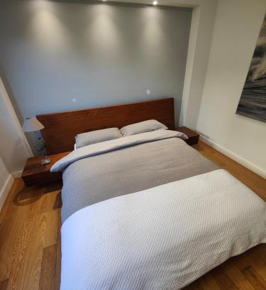 Sancibrian Apartment | Cozy Double Room with Private Bathroom for Families