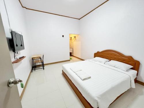 Sakon Nakhon Hotel | Pet-Friendly Retreat at เฮือนคุณน้ำผึ้ง with Breakfast