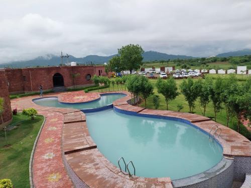Abu Road Hotel | Stunning Mount Down Resort with Pool and Hot Tub Access