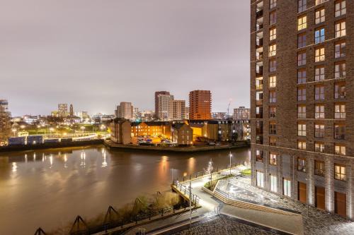 Gascoigne Apartment | Cozy Apartment & Child-Friendly Accommodation Awaits You