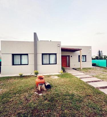 Salta House | Discover Casa Los Olivos: Pet-Friendly with Pool & Hot Tub