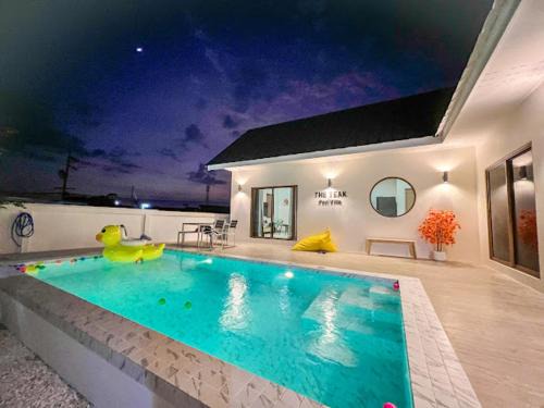 Sattahip Villa | Experience The Teak Poolvilla: Family-Friendly Retreat