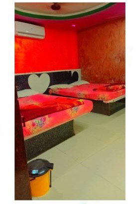 Omkareshwar Hotel | Budget-Friendly Getaway at SB PALACE with Breakfast Included