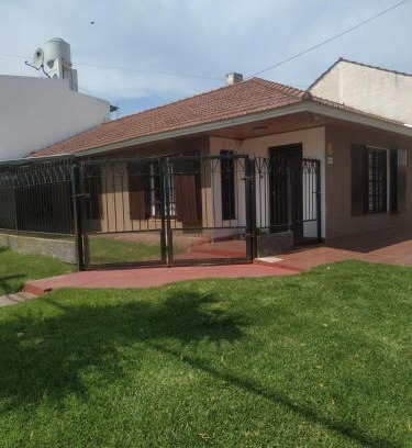 Miramar House | Family-Friendly Chalet en Miramar with Great Amenities