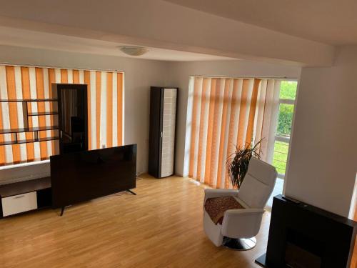 Sura Mica Villa | Modern 3-Bedroom Casa: Family-Friendly Retreat Awaits