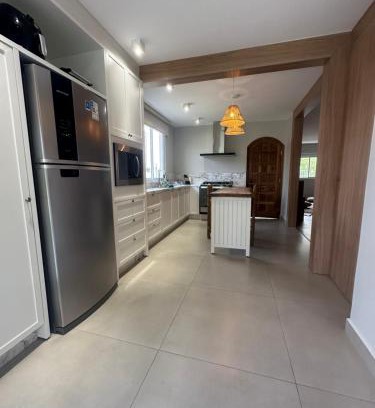 Neva Villa | Cozy Casa in the Heart of the City - Family & Pet Friendly
