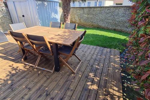Saline House | Garden Retreat: Family & Pet-Friendly Maison Awaits You