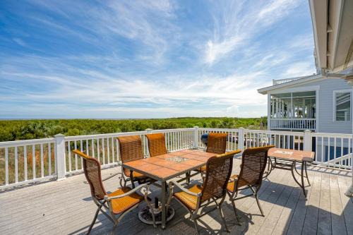 Saint Helena Island House | Oceanfront Home on Marlin: Family-Friendly with Golf Cart