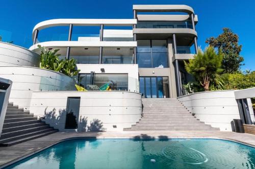 Hout Bay Villa | Idyllic 7 Bedroom Villa with Ocean and Mountain Views
