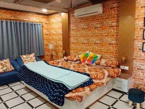 Noida Villa | Idyllic Farmstay Retreat with Pool & Hot Tub Amenities