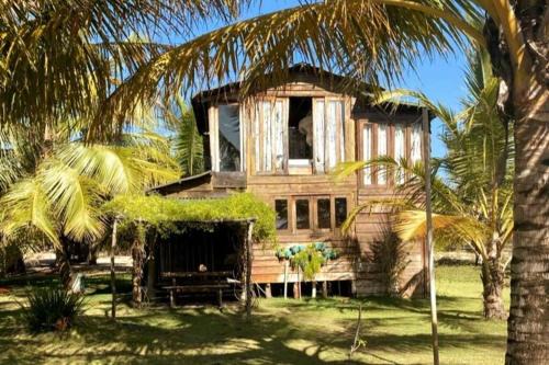 Praia do Baixio Ski Chalet | Eco Chalé Refúgio: Riverside Retreat for Families & Pets