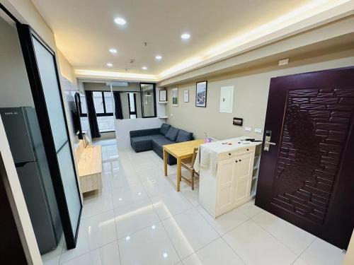 Sanmin Apartment | Convenient Stay Near Train Station with Free Parking & WiFi