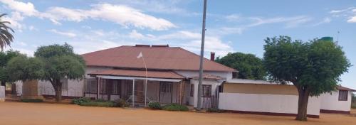 Otjozondjupa Region Hotel | Cozy Selma Shikongo Guesthouse – Pet Friendly & Breakfast
