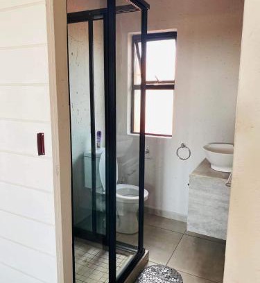 Westonaria House | Relaxing Profound Palms Guest Accommodation with Hot Tub