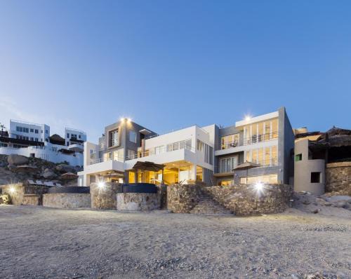 Cabo Bello Villa | Casa Luna - Oceanfront Retreat with Infinity Pool & Jacuzzi