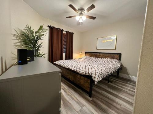 University City Apartment | Experience Coastal Comfort at La Jolla One-Bedroom Condo