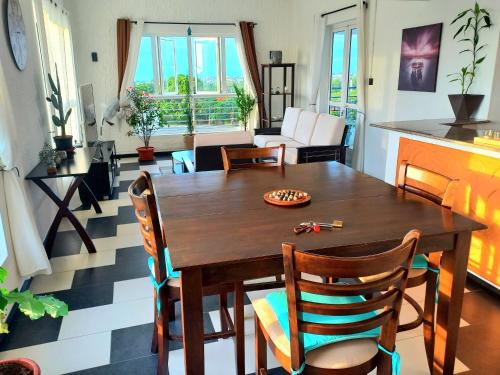 Albion Apartment | Cozy Abode Apartment: Pet-Friendly with Pool & Breakfast