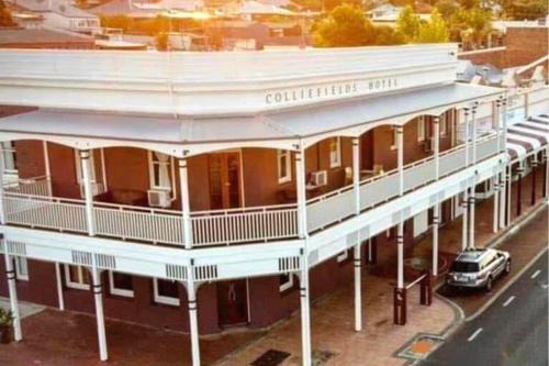 Collie Hotel | Pet-Friendly Getaway at The Colliefieds with Breakfast