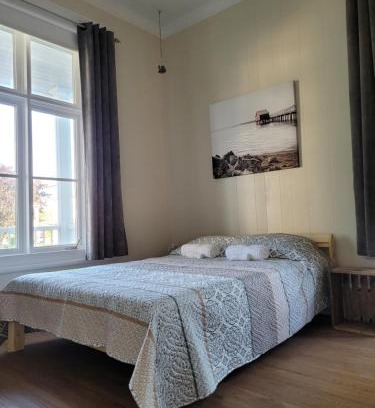 Saint-Raymond House | Budget-Friendly Stay at L'auberge du Vieux Pont