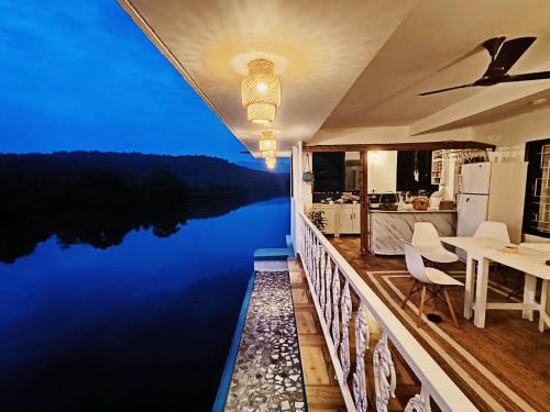 Patnem Villa | Family-Friendly River King Villa with Relaxing Hot Tub