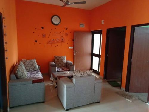 Uchiyarda Apartment | Cozy Smriti Niwas - Perfect for Pet Lovers on a Budget