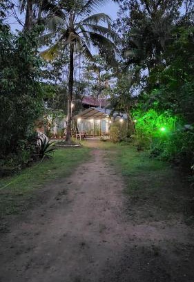 Kuzhuppilly House | Relax at Green Finch Lake View Garden Residency