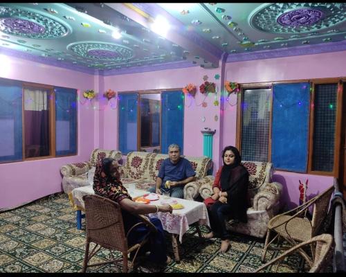 Srinagar House | Budget-Friendly Stay at Adil Paying Guest House