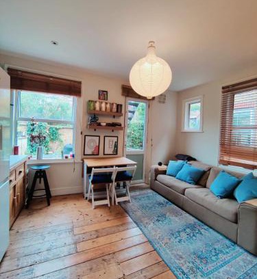 Larkhall Apartment | Inviting 1 Bedroom Flat - Guest Rated 10/10 Experience