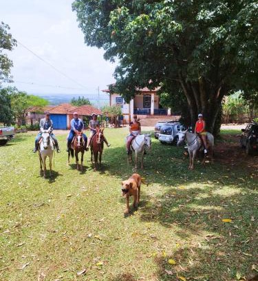 Casa Branca House | Budget-Friendly Stay at Fazenda Cachoeira with Pool & Pets