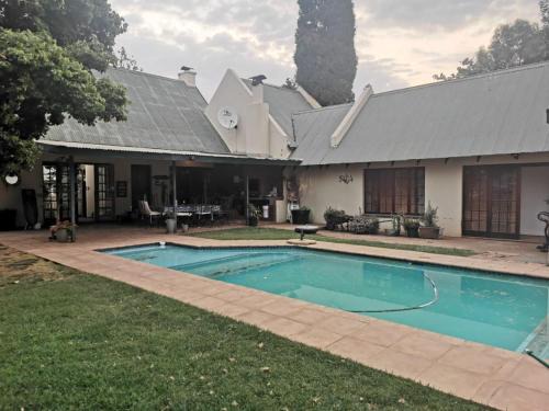 Eikenhof House | Discover The Stix Country Home: Family-Friendly Retreat