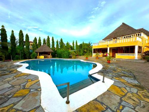 Galu House | Exceptional Stay at Zuri's Garden - Pet Friendly & Pool Access