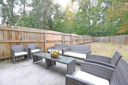 Augusta House | Spacious 3BR Retreat for Golf and Shopping Enthusiasts