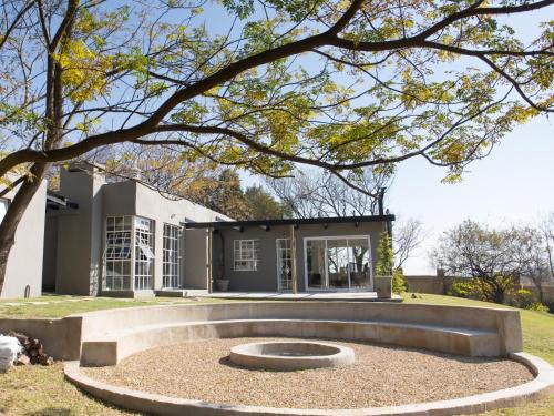 Lanseria House | Bright and Inviting: White Light Rooms with Family Amenities