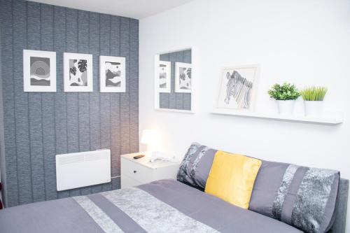 Moffat House | Inviting Chill Nexus Oasis with Family-Friendly Amenities