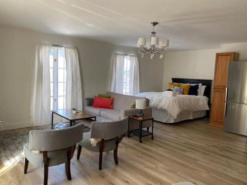 Cobourg Apartment | Cozy Ocean View Retreat at The Gables Hotel
