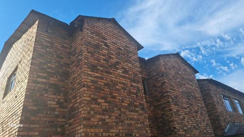Matibidi House | Cozy Matibidi Guest Lodge with Breakfast & Family-Friendly Perks