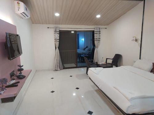 Mahabaleshwar Hotel | Pet-Friendly Retreat at Balaji Resto and Stay