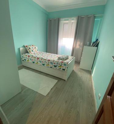 Reboleira House | Comfortable Shared Apartment with Child-Friendly Amenities