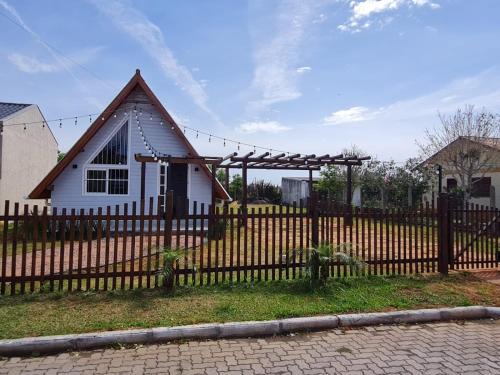 Arroio do Sal House | Pet-Friendly Stay at Cabana Refúgio Casa do Sol Retreat