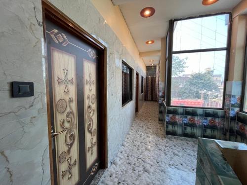 Varanasi Bed & Breakfast | Inviting SDM Guest House with Child-Friendly Amenities