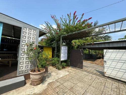 Long Ho House | Enjoy Lọ Lem Home Stay with Pool and Breakfast Included