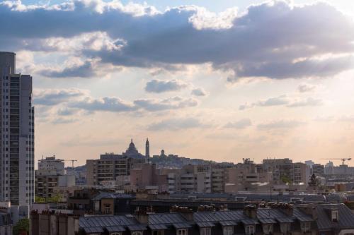 Flandres Apartment | Eye-Catching Skyscraper with Two Scenic Terraces
