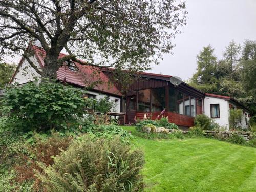 Lairg Bed & Breakfast | Family-Friendly Invercassley Cottage with High Guest Rating