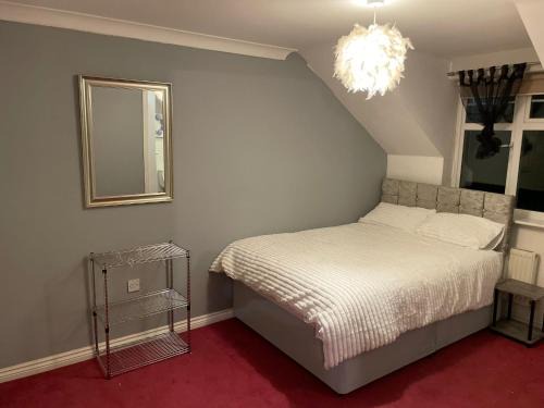 Crewe House | Cozy Room 5 at Chassagne Guest House with Hot Tub Access