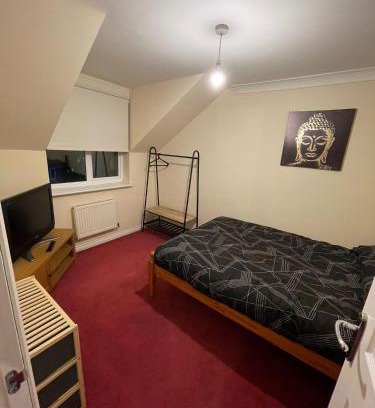 Crewe House | Relaxing Retreat at Chassagne Guest House with Hot Tub